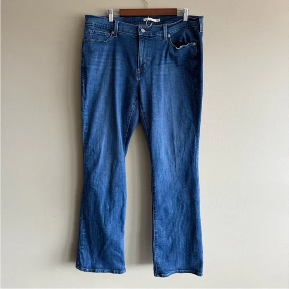Levi's Women's Classic Bootcut Jeans - Picture 9 of 9